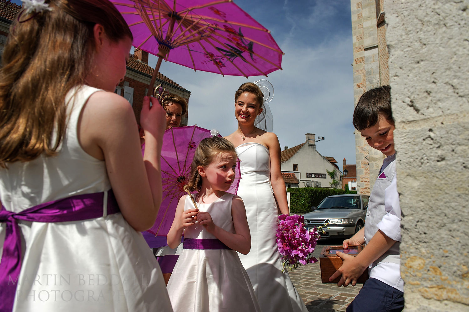 Bride arrives at the church 
