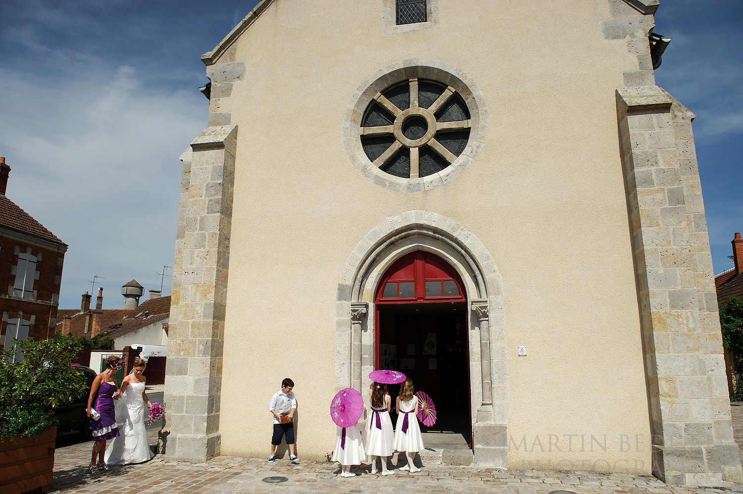 Preparing to enter Notre Dame de Ménestreau-en-Villette