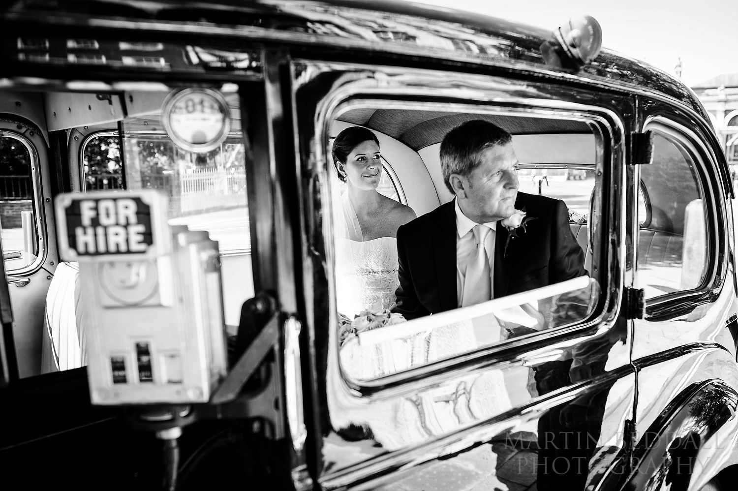 Bride and her father arrive at Smithfield wedding