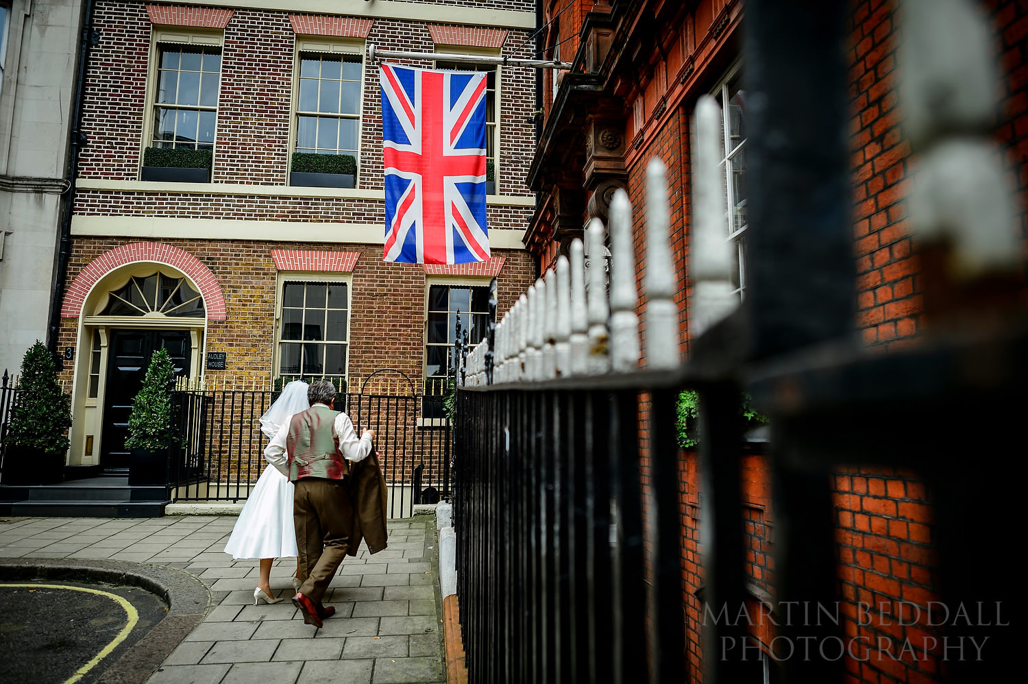 Bride and groom arrive at the University Women's Club in Mayfair