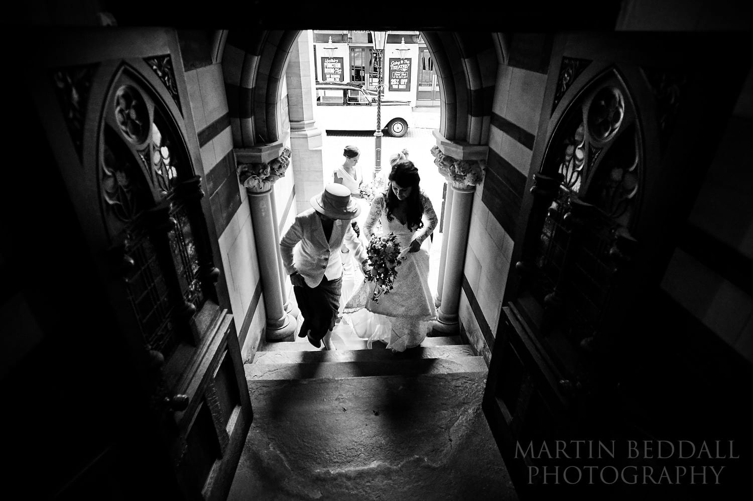 Bride and her mother enter Northampton Guildhall