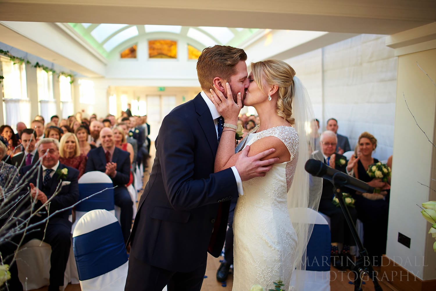 Pembroke Lodge wedding kiss