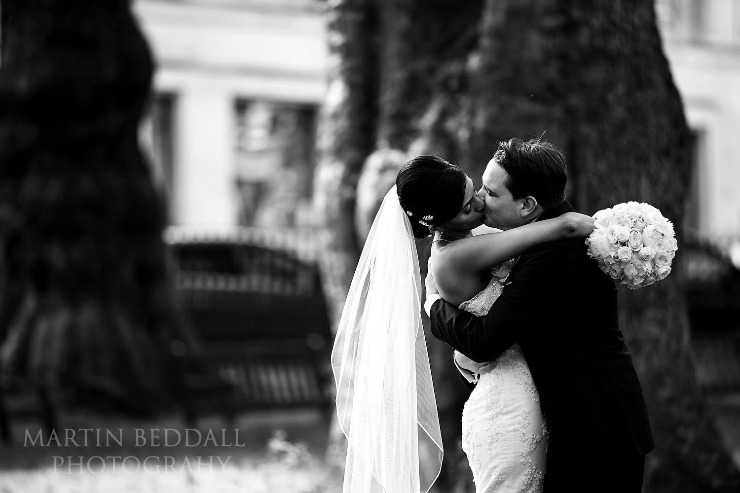 Lansdowne Club couple kiss